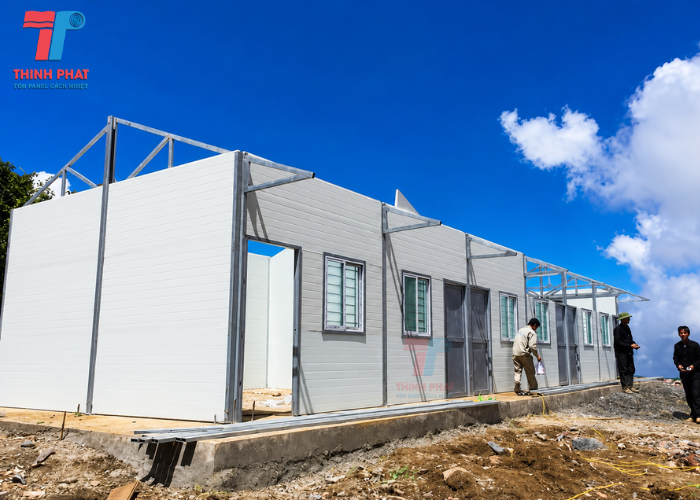 xưởng panel miền tây cung cấp tấm panel cách nhiệt giá rẻ cho công trình