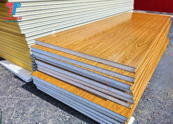 giá tôn xốp panel eps màu vân gỗ đậm sang trọng