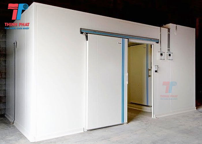 kho lạnh panel cửa lùa