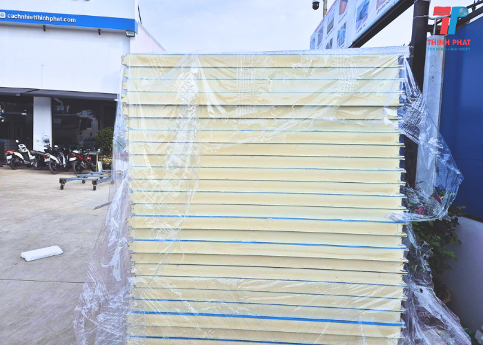 tấm panel pu cách âm chống cháy lan