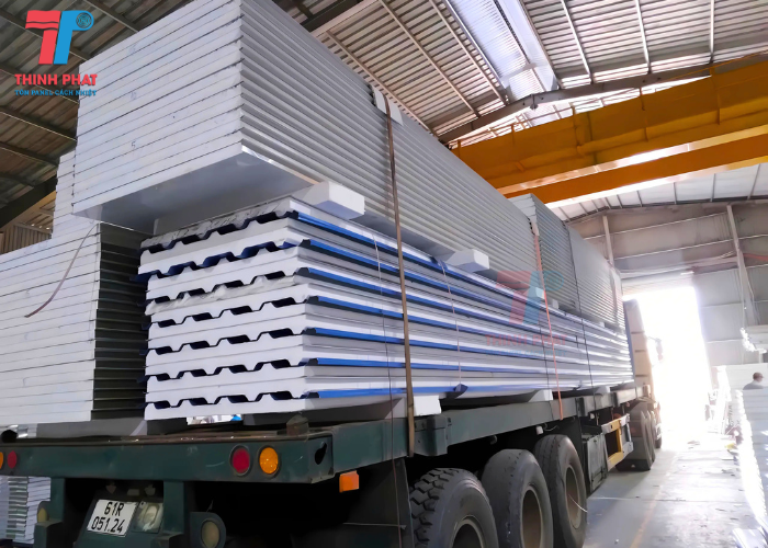 đơn hàng giao panel lợp mái chống nóng eps