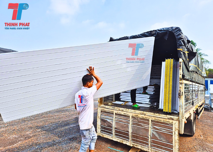 màu tấm panel eps trắng sữa bề mặt cán gân