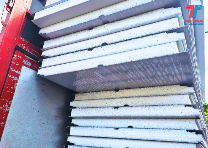 tấm panel eps vách ngoài có 1 rãnh lớn