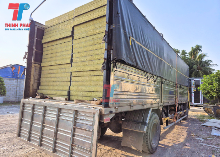 mua panel rockwool chống cháy giao tận nhà