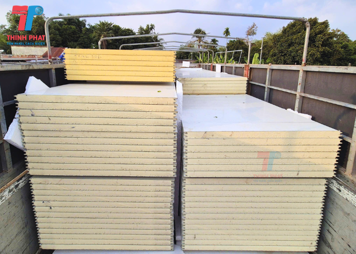 vách panel cách nhiệt PU giao hàng tận nơi