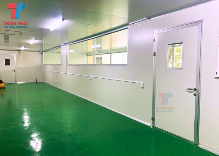 vách phòng sạch panel kết hợp cửa panel và kính cường lực