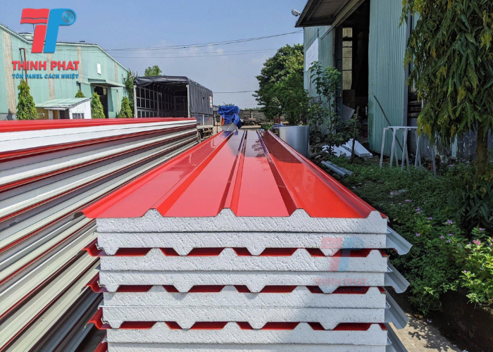 tấm panel mái eps màu đỏ tươi giá rẻ