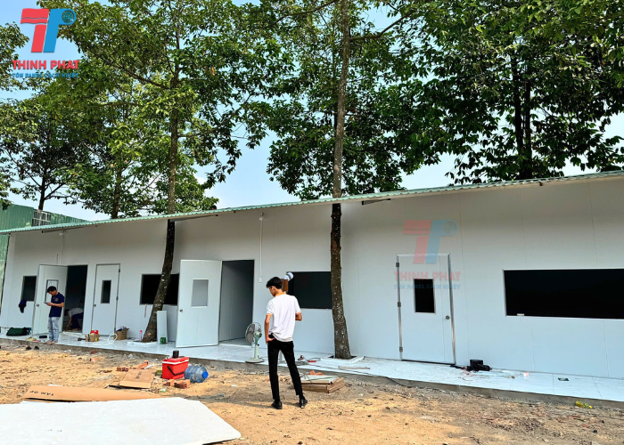 thi công dãy trọ vách panel cách nhiệt giá rẻ