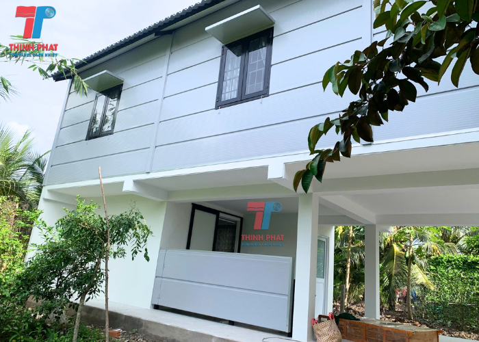 panel vách ngoài lắp ngang thay thế tường gạch cho nhà sàn lắp ghép