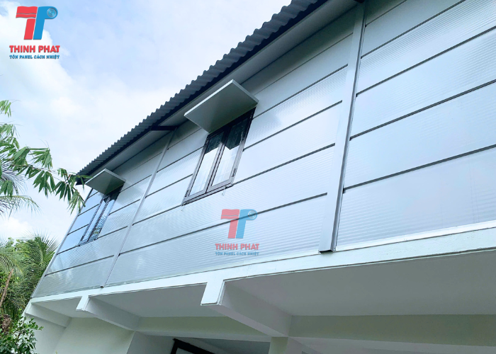 vách hông nhà sàn lắp ghép panel 15x5 làm từ panel vách ngoài