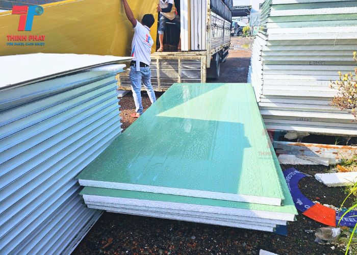 trần tôn xốp eps màu xanh ngọc dày 50mm