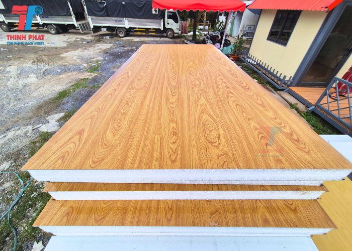 trần tôn xốp eps vân gỗ đậm sang trọng