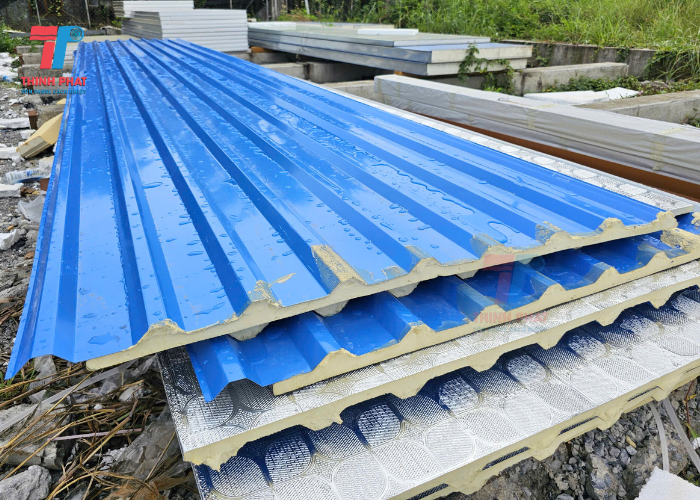 lớp tôn cán sóng mạ màu của tôn PU cách nhiệt