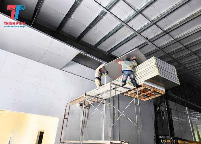 thi công trần panel nhanh gọn, tiện lợi