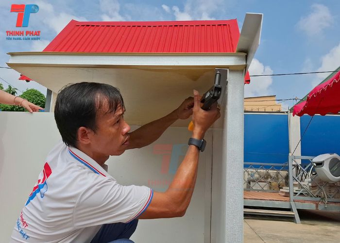 thi công phụ kiện lắp tấm panel